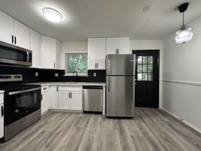 Building Photo - 740 Mozley Dr SE