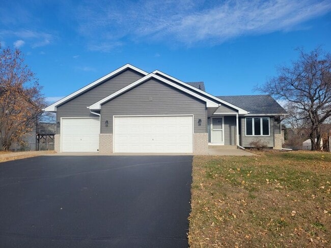 Foto del edificio - 5041 Mitchell Rd