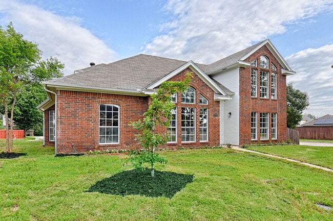Building Photo - 2038 Biscayne Dr