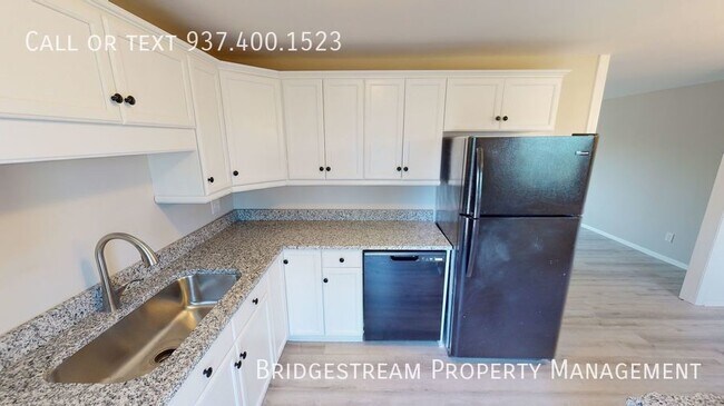 Building Photo - Renovated 3 bed, 2 bath tri-level home wit...