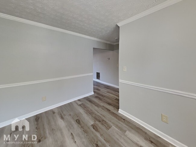 Building Photo - 605 Kings Pl