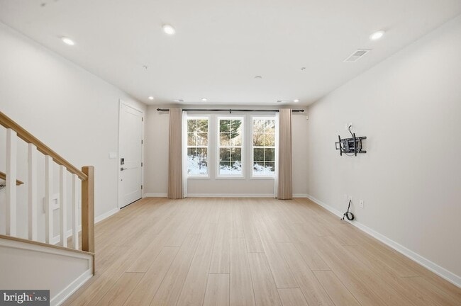 Building Photo - 7488 Backett Wood Ter