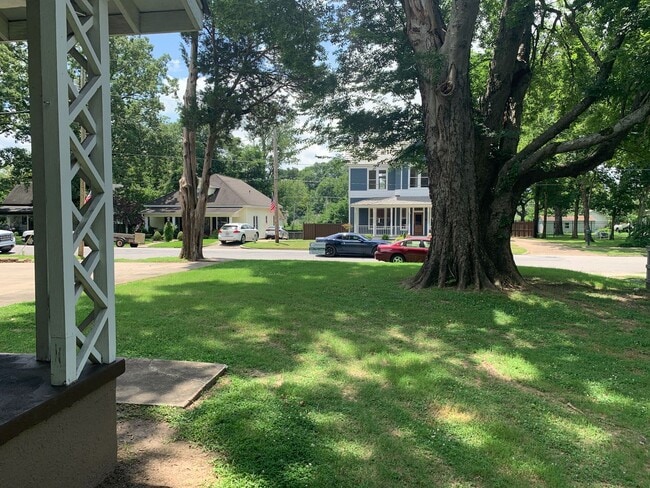 Building Photo - Cute 1br Downtown Benton