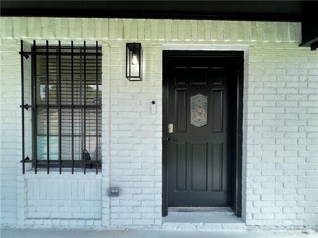 Foto del edificio - 2004 Ramirez Ln