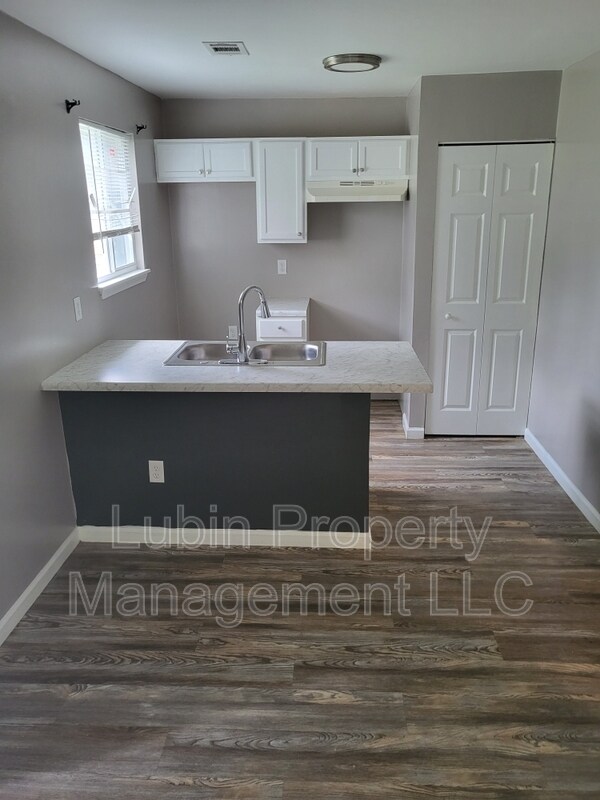 Building Photo - 217 Ingle Ave