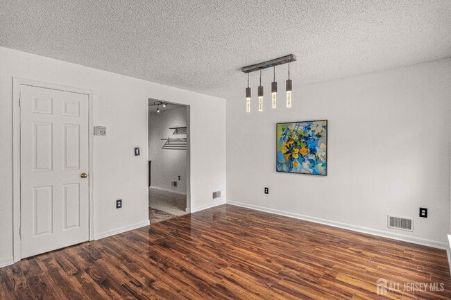 Building Photo - 115 Albury Way