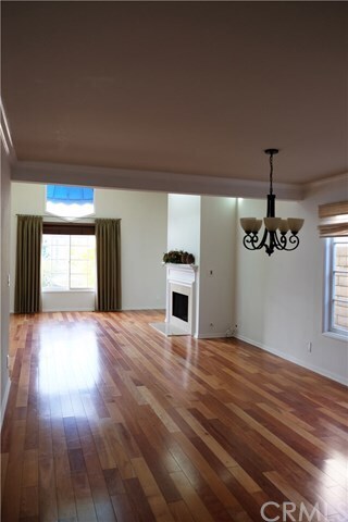 Building Photo - 105 Via Quito