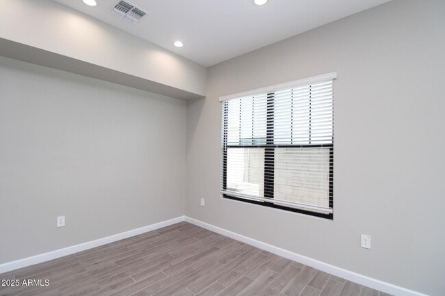 Building Photo - 4811 E Village Dr