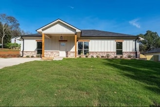 Building Photo - 215 Timberline Dr