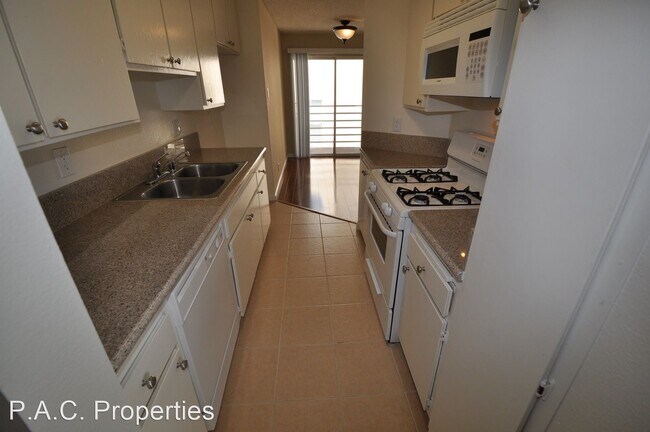 Building Photo - 2 br, 2 bath Apartment - 11315 Moorpark St...