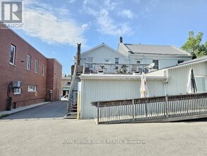 Building Photo - 27 King Ave E