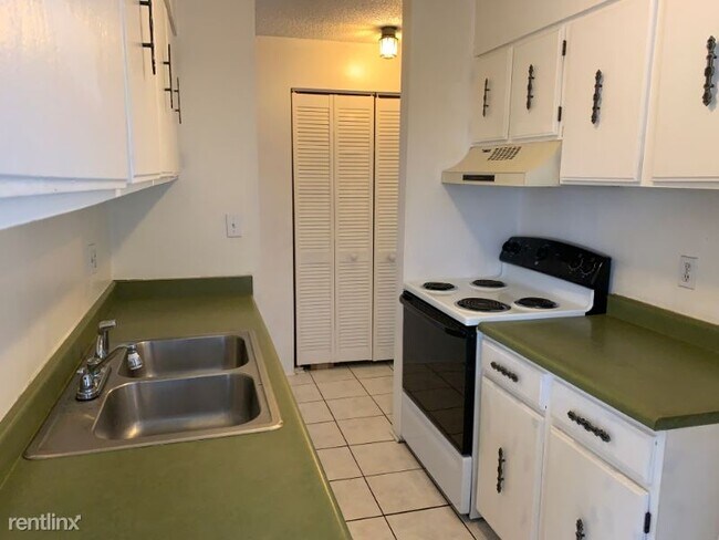 Building Photo - 50 E Highline Cir