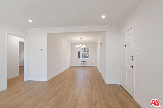 Building Photo - 1250 N Crescent Heights Blvd