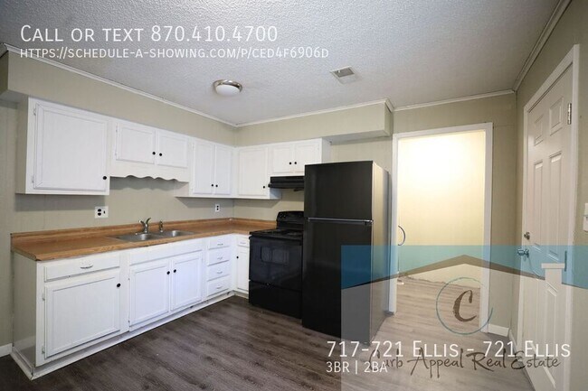 Building Photo - Newly renovated 3 bed, 1 bath apartment in...