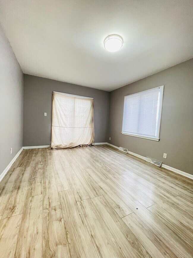 Foto del edificio - 8620-8620 W Villard Ave