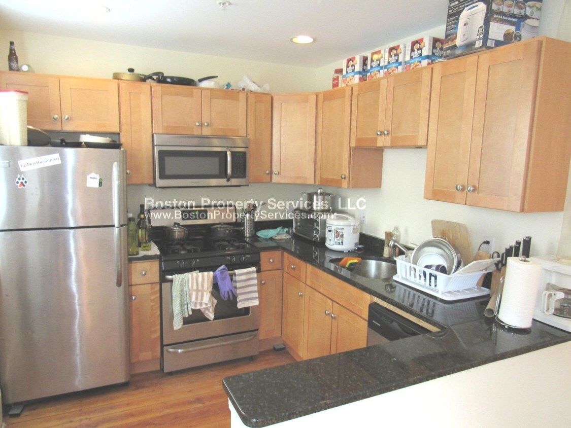 Primary Photo - 820 Parker St