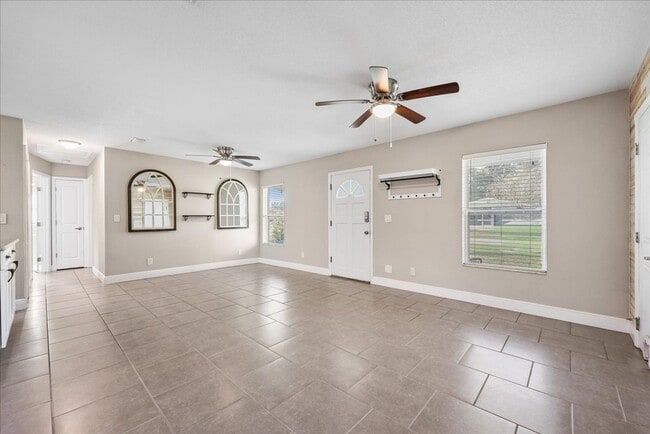 Foto del edificio - Beautiful and Upgraded 3/3 in South Tampa! Available Now!