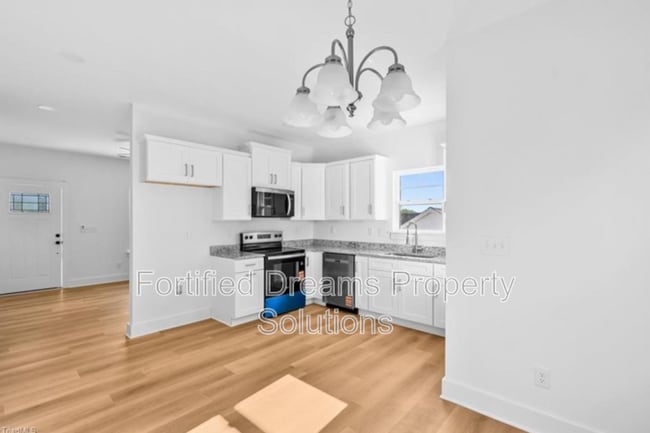 Building Photo - 103 Roanoke St