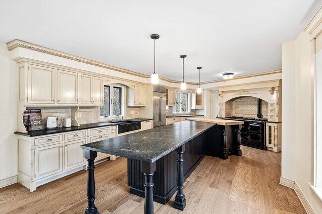 Building Photo - 541 Merri Oaks Rd