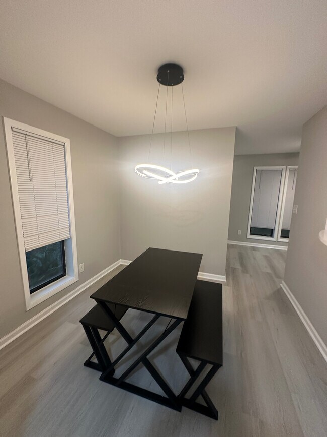 Foto del edificio - Room in Condo on Roberts Dr