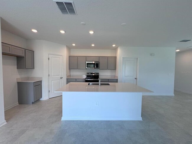 Building Photo - 1033 Waterfall Blvd