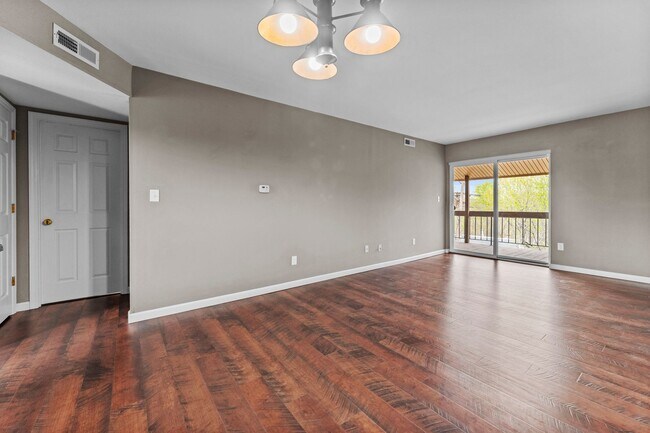 Foto del edificio - 1943 Greenpoint Dr