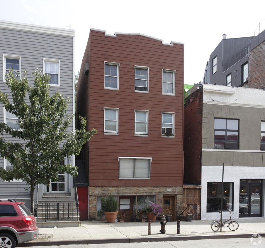 302 Graham Ave, Brooklyn, NY 11211 Apartments in Brooklyn, NY
