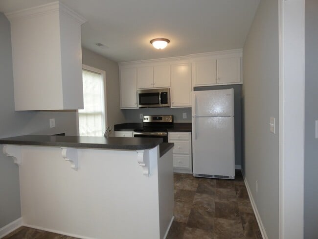 Building Photo - 3 Bedroom/2 Bath One Story House