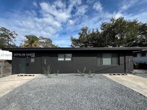 Building Photo - 6101 NE Miami Ct