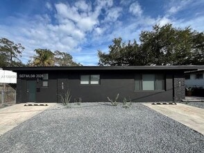 Building Photo - 6101 NE Miami Ct