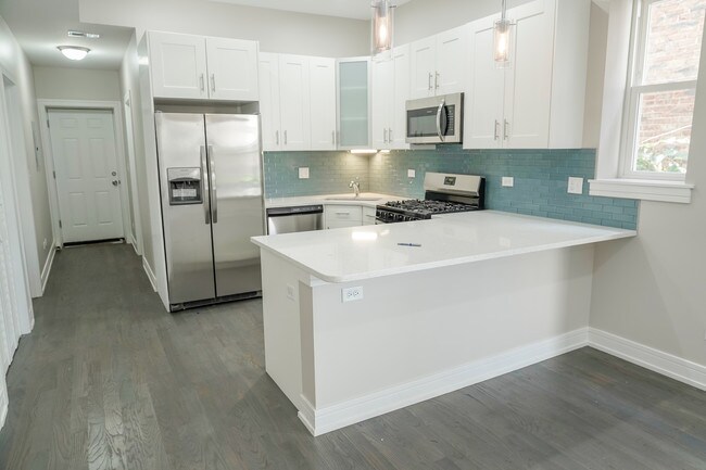 Building Photo - 1321 S Lawndale Ave