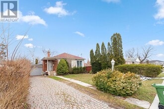 Building Photo - 3 Dallyn Cres