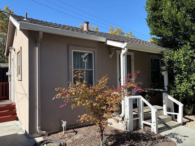 Front of Cottage - 875 Harding Ave