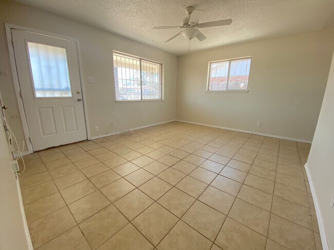 Foto del edificio - Northeast El Paso 3 bed with Refrig A/C
