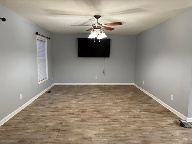 Building Photo - 199 Basin Dr