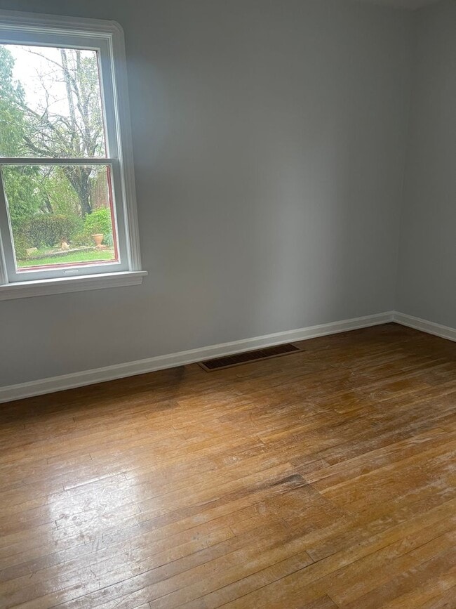 Building Photo - Section 8 Welcome