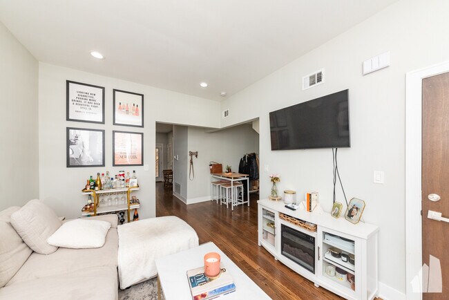 Foto del edificio - 2145 W Webster Ave