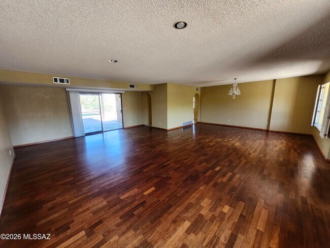 Building Photo - 4841 N Paseo Presidio