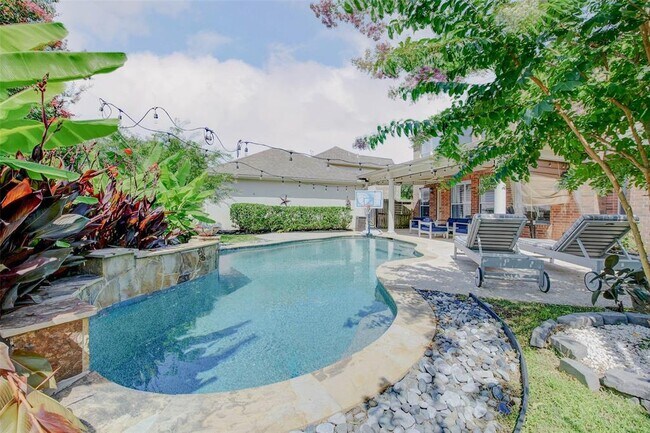 Foto del edificio - 26210 Goldenport Ln