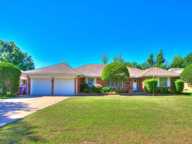 Building Photo - 3004 Kent Dr