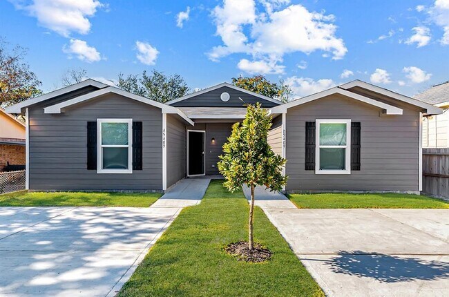 Building Photo - 5409 Nielan St