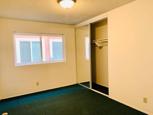 Building Photo - LOCATED IN THE HEART OF MISSION BEACH RIGH...