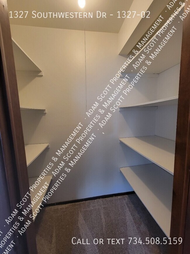 Foto del edificio - 1327 Southwestern Dr