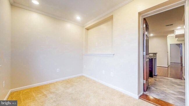 Building Photo - 1604 Isherwood St NE