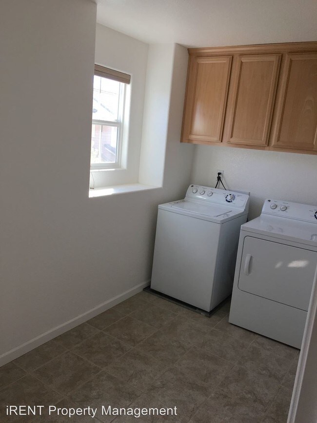 Building Photo - 4 br, 2.5 bath House - 92 Crystalwood Circle