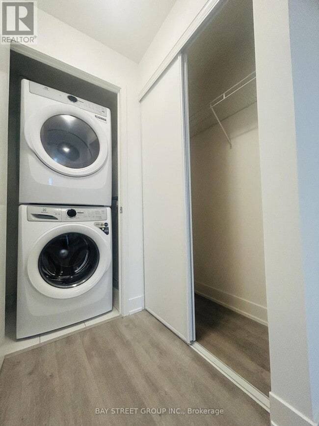 Building Photo - 56 Andre de Grasse St