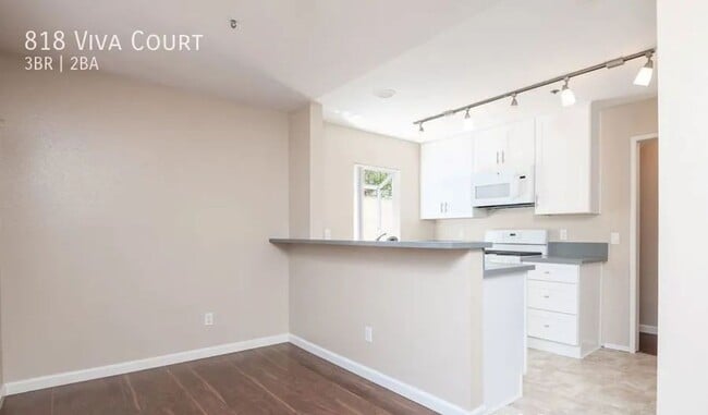 Building Photo - 818 Viva Ct