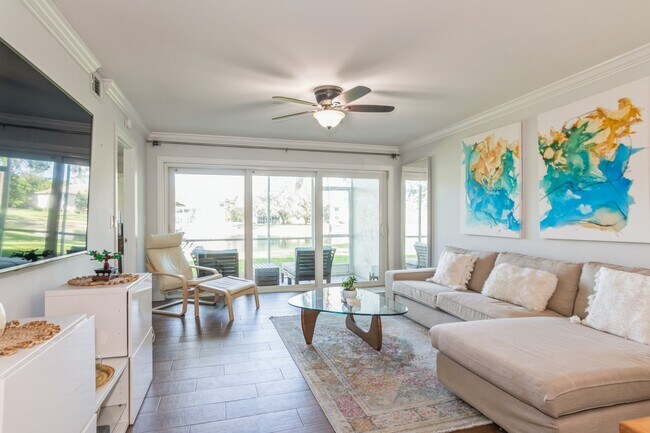 Foto del edificio - 250 Timber Lake Cir