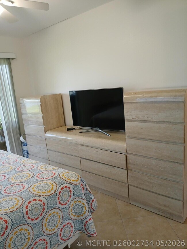Building Photo - 92 Seville Dr