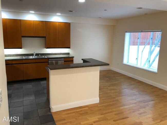 Foto del edificio - 3 br, 2.5 bath House - 316 Bartlett Street #1